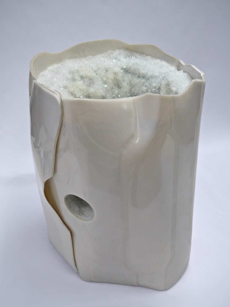 HIGH DENSITY OBJECT, 2015, Polyurethan, Epoxidharz, Phosphatkristallisation, ca. 40x40x52cm