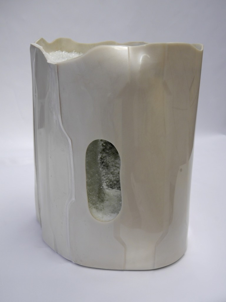 HIGH DENSITY OBJECT, 2015, Polyurethan, Epoxidharz, Phosphatkristallisation, ca. 40x40x52cm